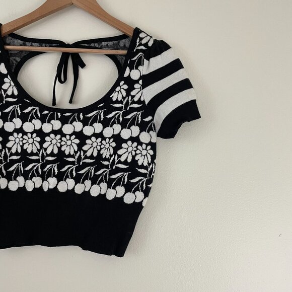 Anthropologie Maeve Trixie Daisies & Cherries Sweater Tee Size Small - Picture 5 of 5